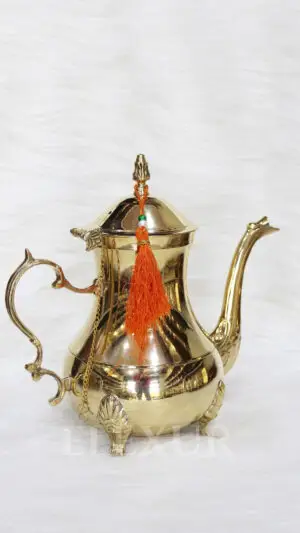 ابريق الشاي النحاسي الذهبي اللامع