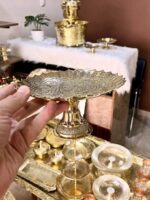 صحن نحاسي ذو قاعدة نحاسية